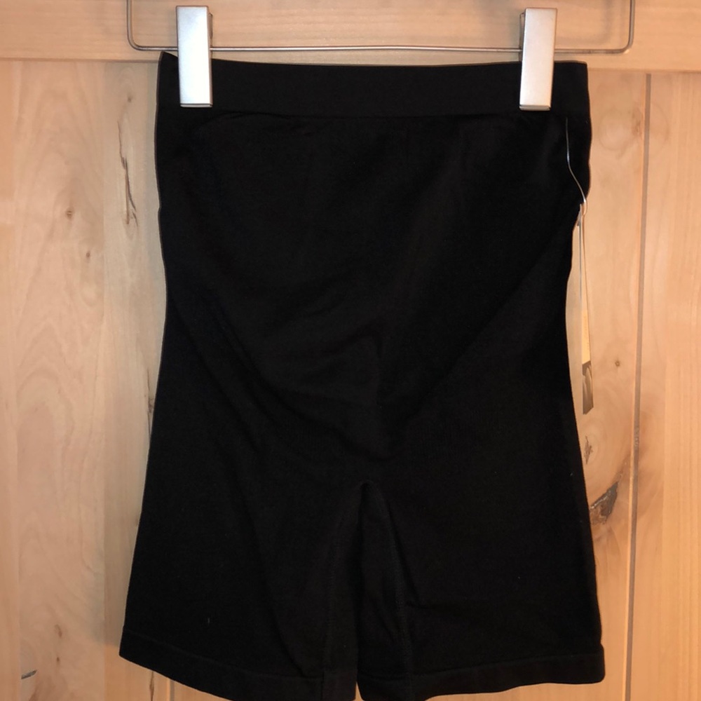 Maternity A PEA IN THE POD SECRET FIT BIKER SHORTS/SHAPER PANTY - Picture 3 of 7